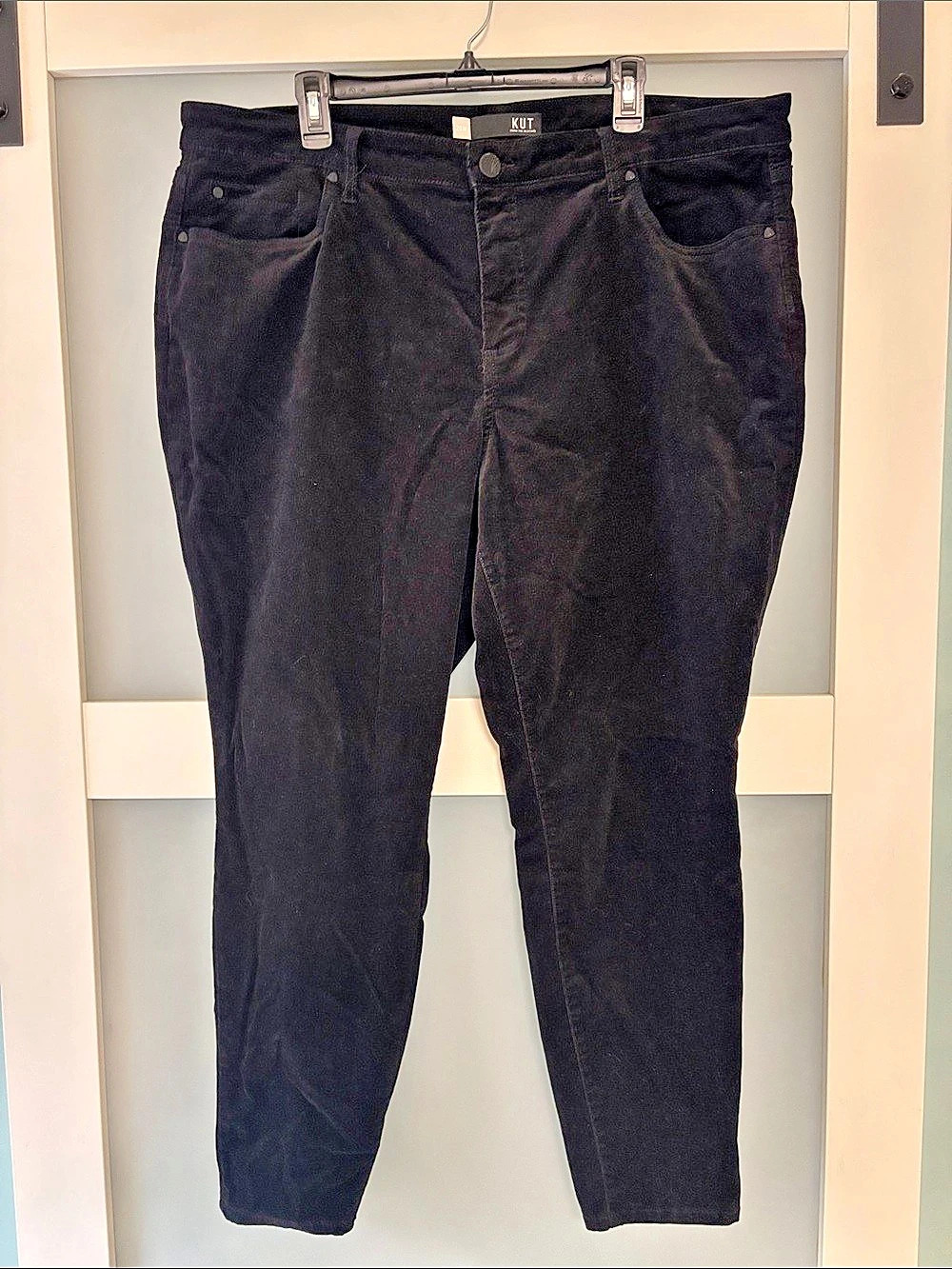 KUT from the Kloth Women's Black corduroy pants Waist 20W Diana skinny